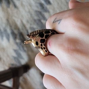Giraffe ring